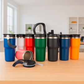 Possui tampa pl�stica rosque�vel com protetor para o bocal, bico flip, canudo interno remov�vel e al�a fixa para transporte.